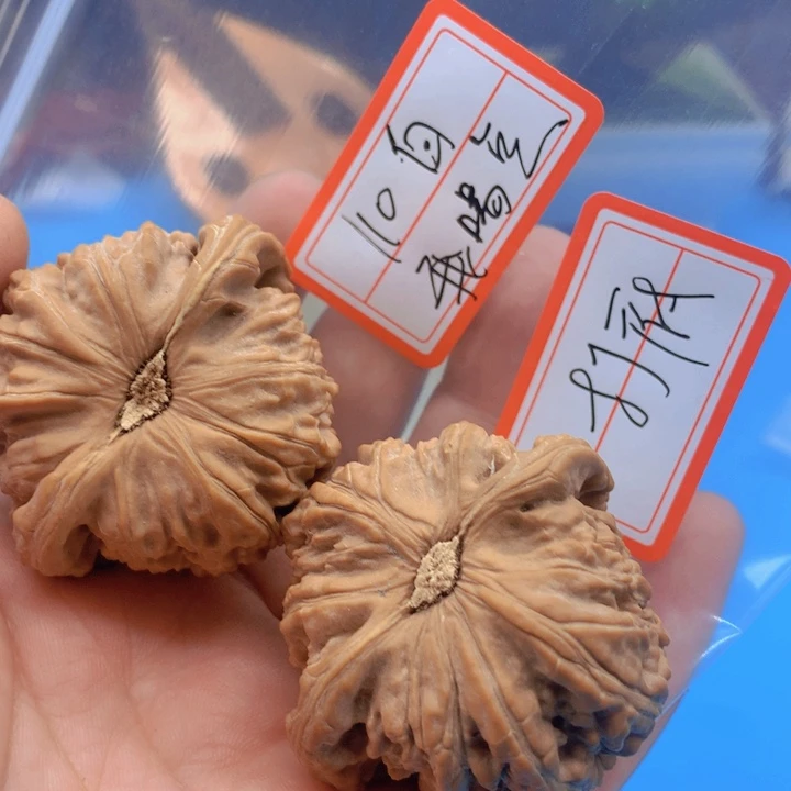 文玩核桃把件我****谁白狮子
