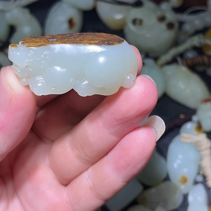 毕***玉颈饰未镶嵌和田玉
