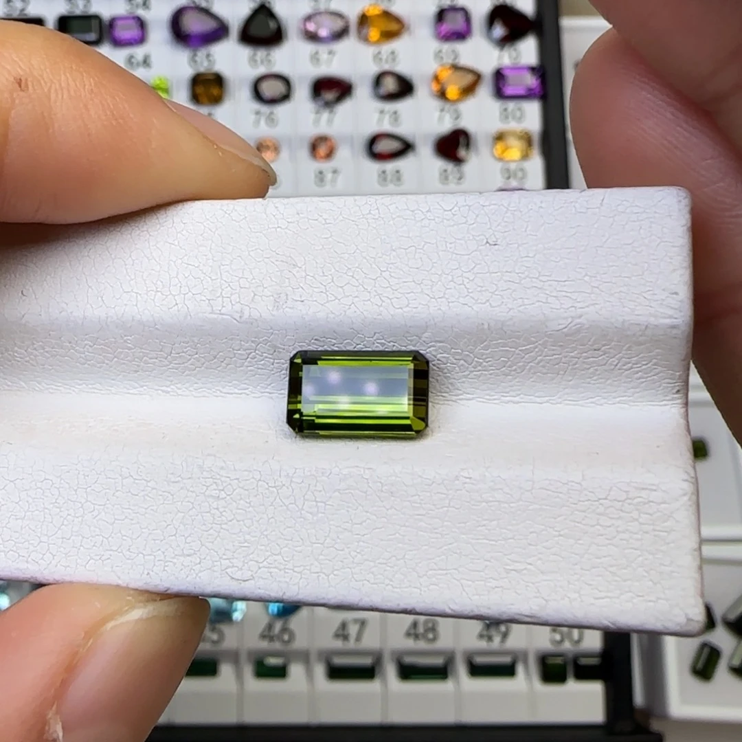 珠宝半成品碧玺未镶嵌天然2.77克拉