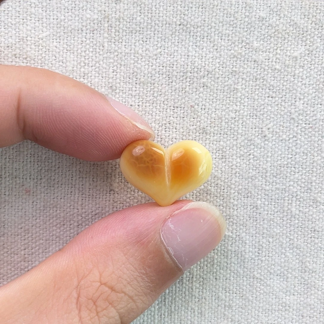 琥珀未镶嵌珠宝奇石屁桃