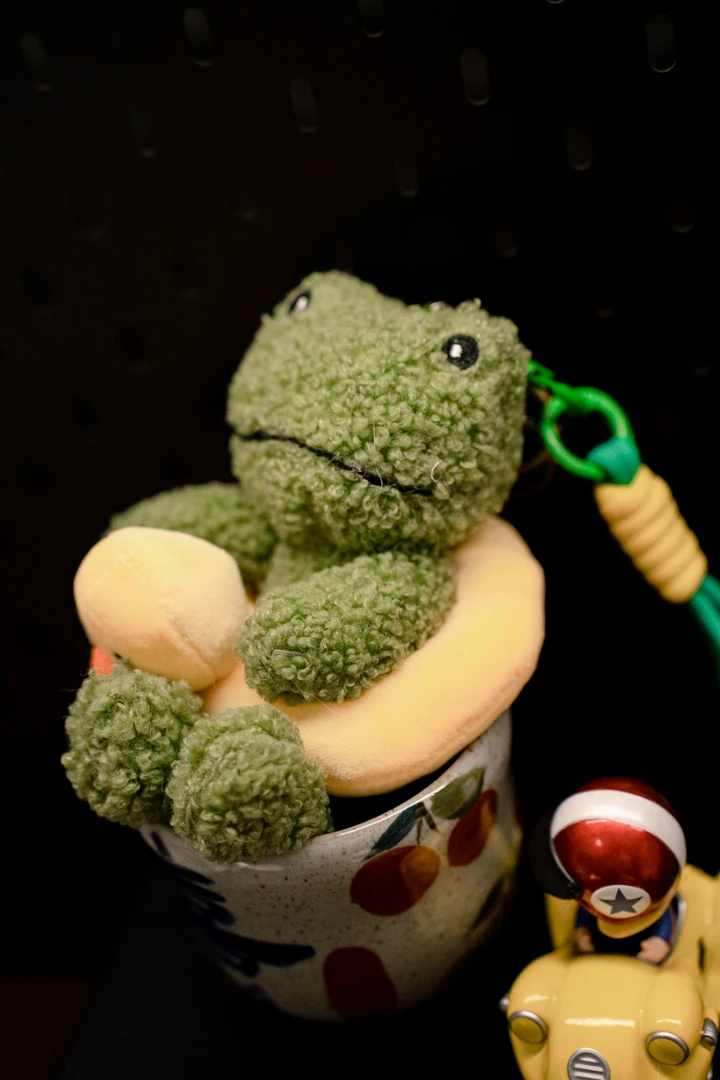 夏日度假呱呱书包挂饰毛绒公仔