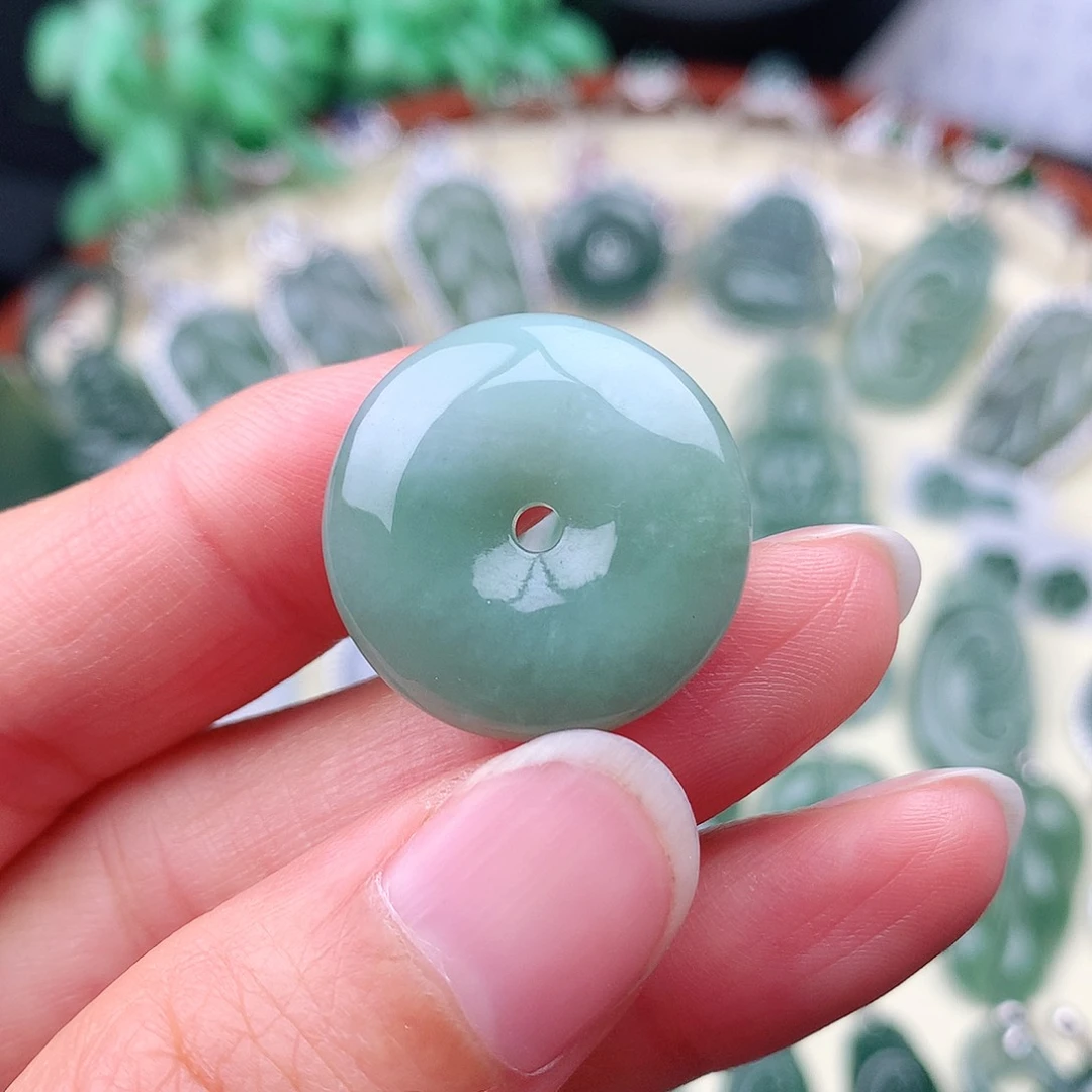 翡翠未镶嵌颈饰吊坠