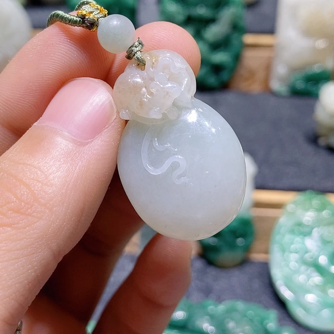 独山玉未镶嵌吊坠