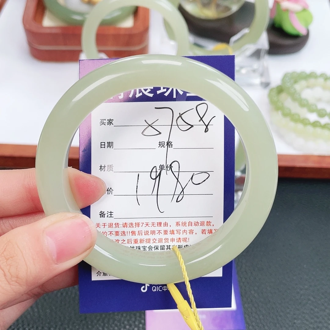 和田玉未镶嵌手镯