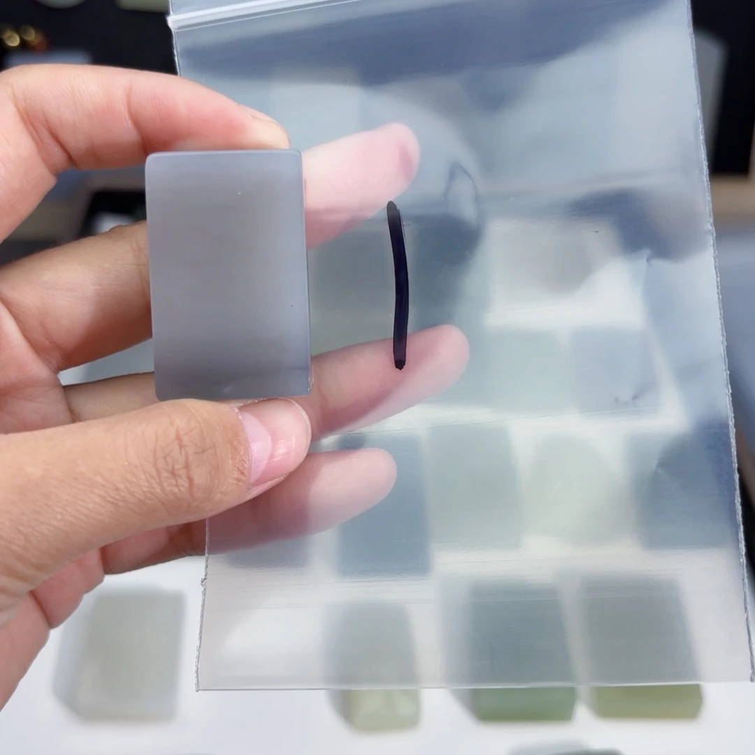 和田玉随形未镶嵌。***晶