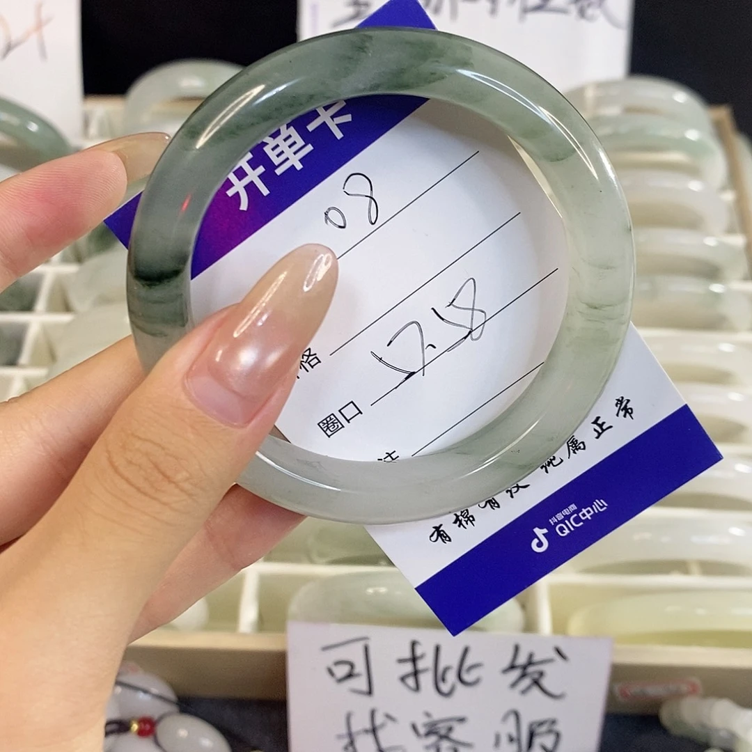 未镶嵌手镯石英质玉