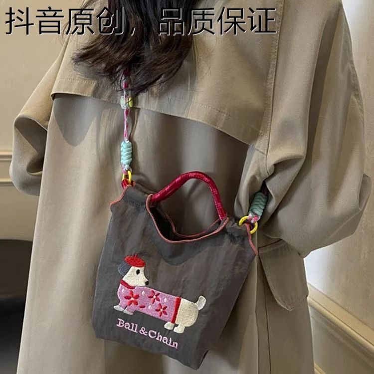 品牌可爱腊肠狗水桶包包女日系刺绣手机包迷你手提袋儿童单肩斜挎