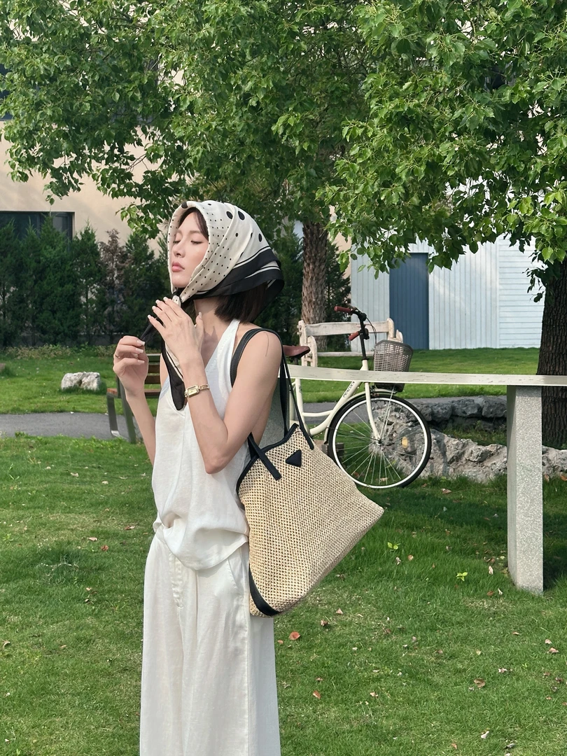 R-HER【自在如风】夏季新款挂脖吊带洋气百搭背心休闲风健身时尚