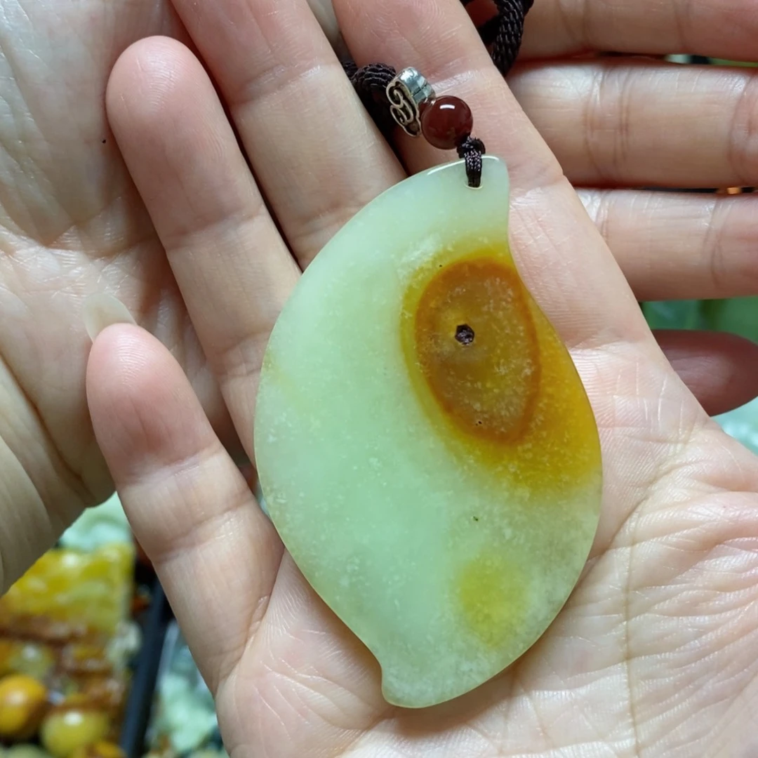 岫玉吊坠(赠链)未镶嵌