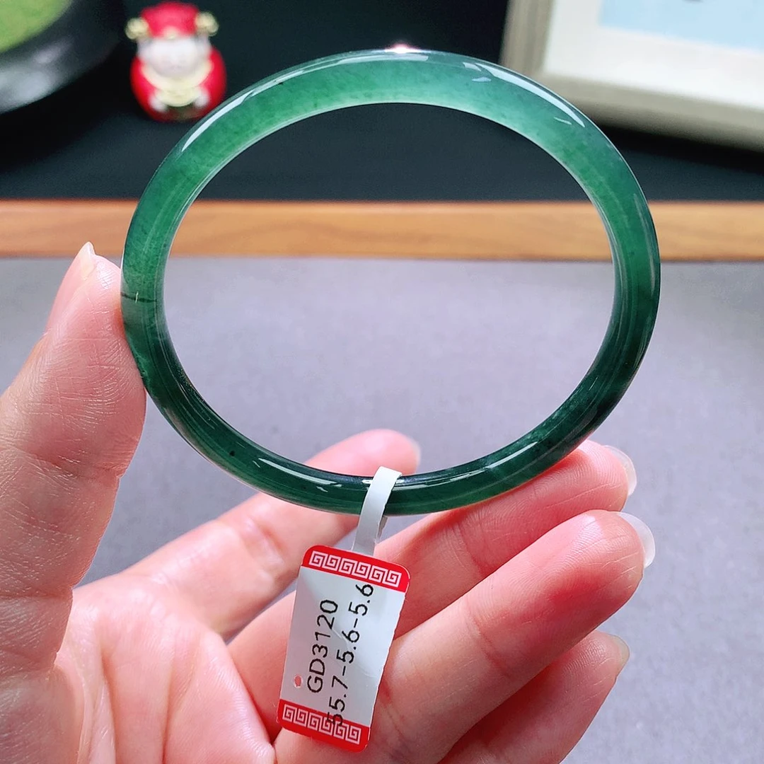 翡翠手镯未镶嵌天然翡翠手镯