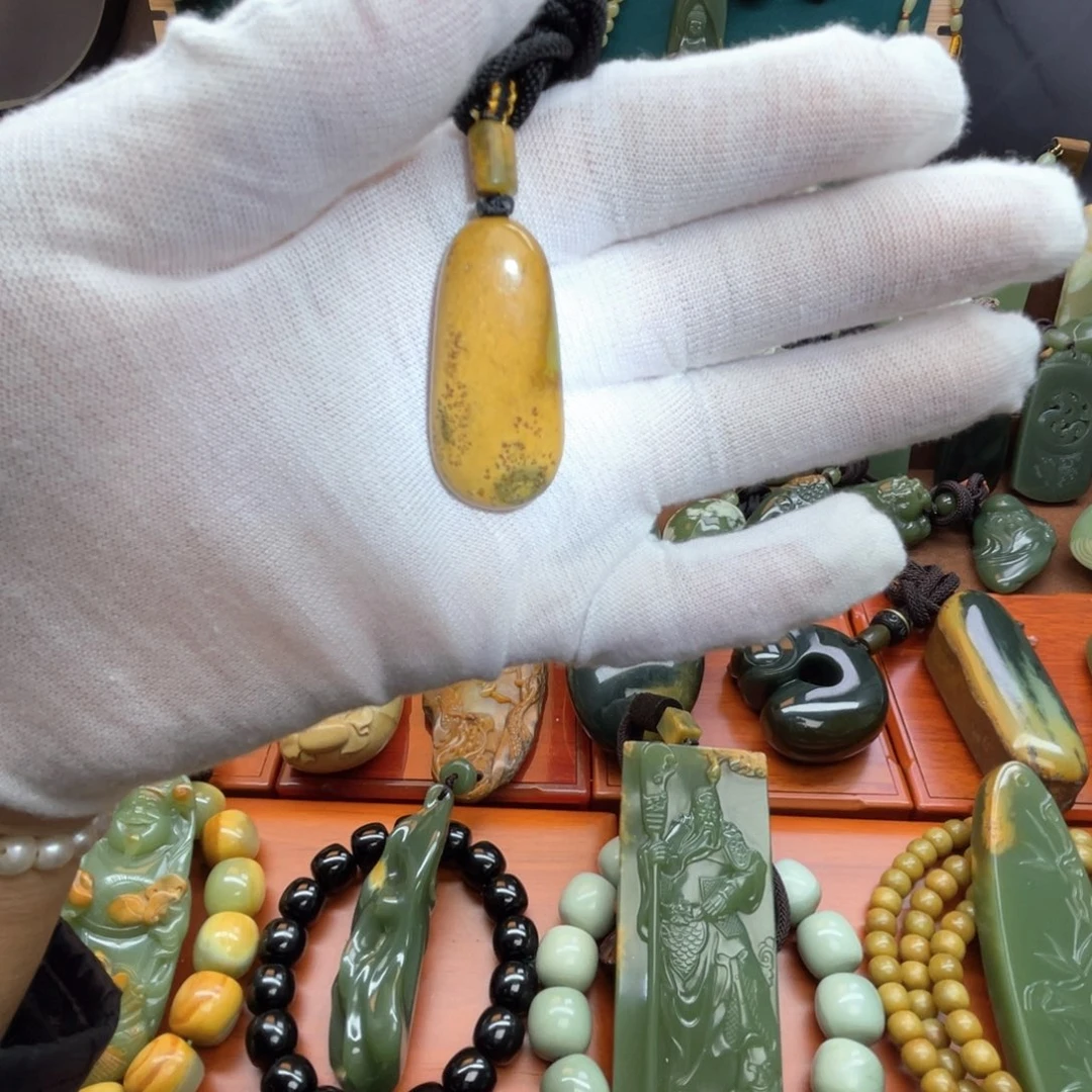 岫岩河磨玉（透闪石质玉）未镶嵌颈饰