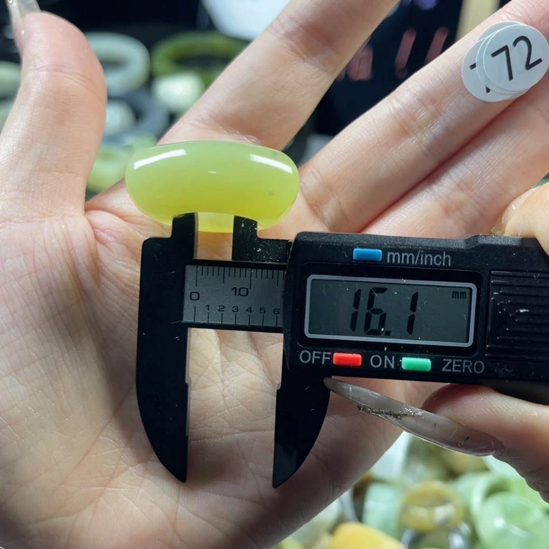 蛇纹石玉未镶嵌戒指