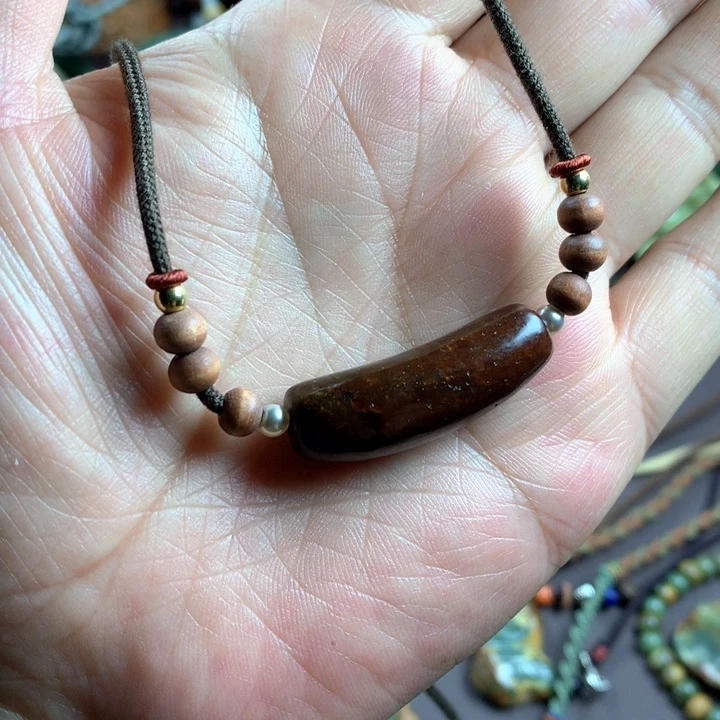 吊坠(赠链)未镶嵌岫岩河磨玉（透闪石质玉）