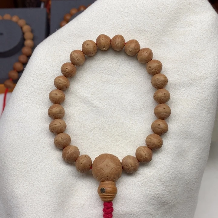 凤眼菩提手串凤眼菩提手串实心籽小10左右尺寸