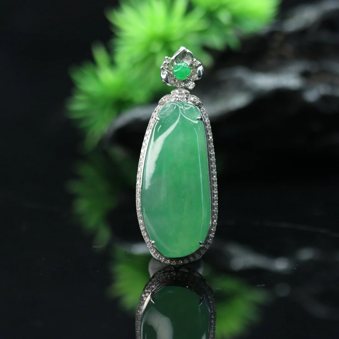 37天然缅甸翡翠A货18k福瓜吊坠/200524/上海嘉禾拍卖