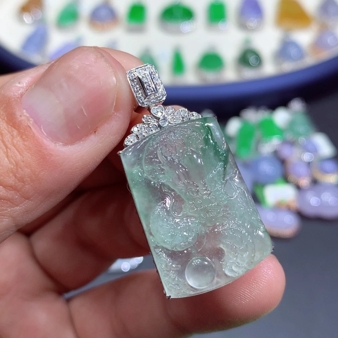 翡翠吊坠(赠链)18K金镶嵌