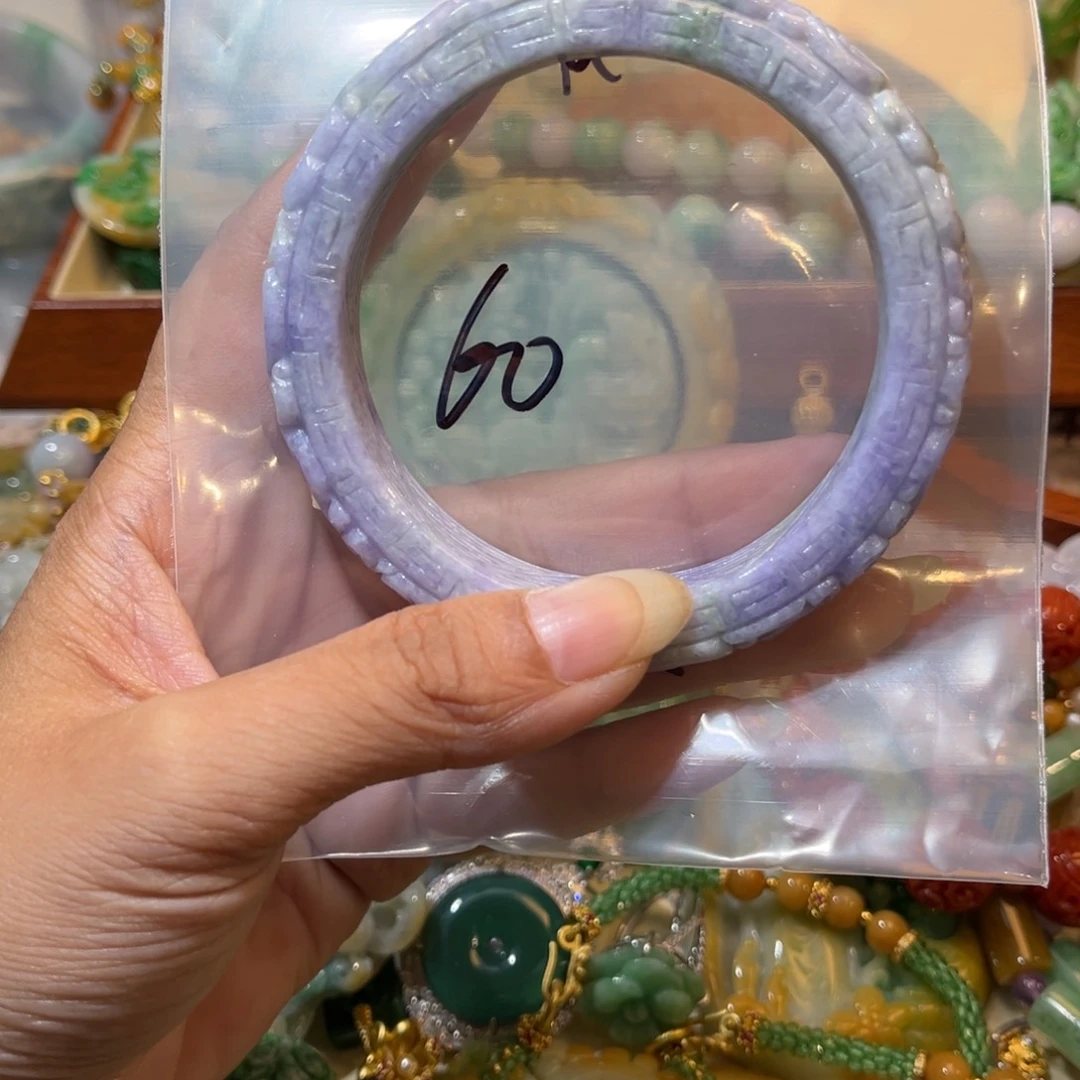 颈饰未镶嵌翡翠手镯