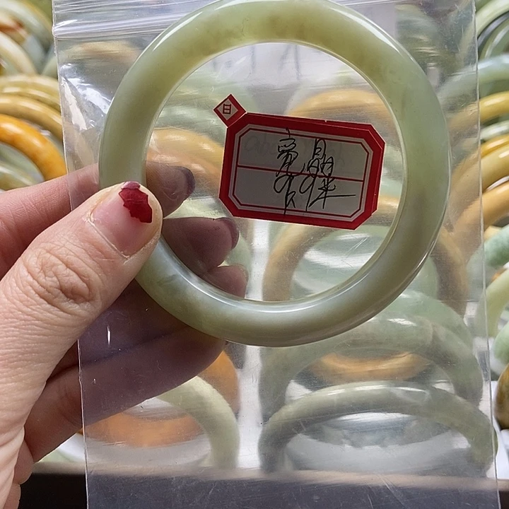 蛇纹石玉手镯未镶嵌亮****亮