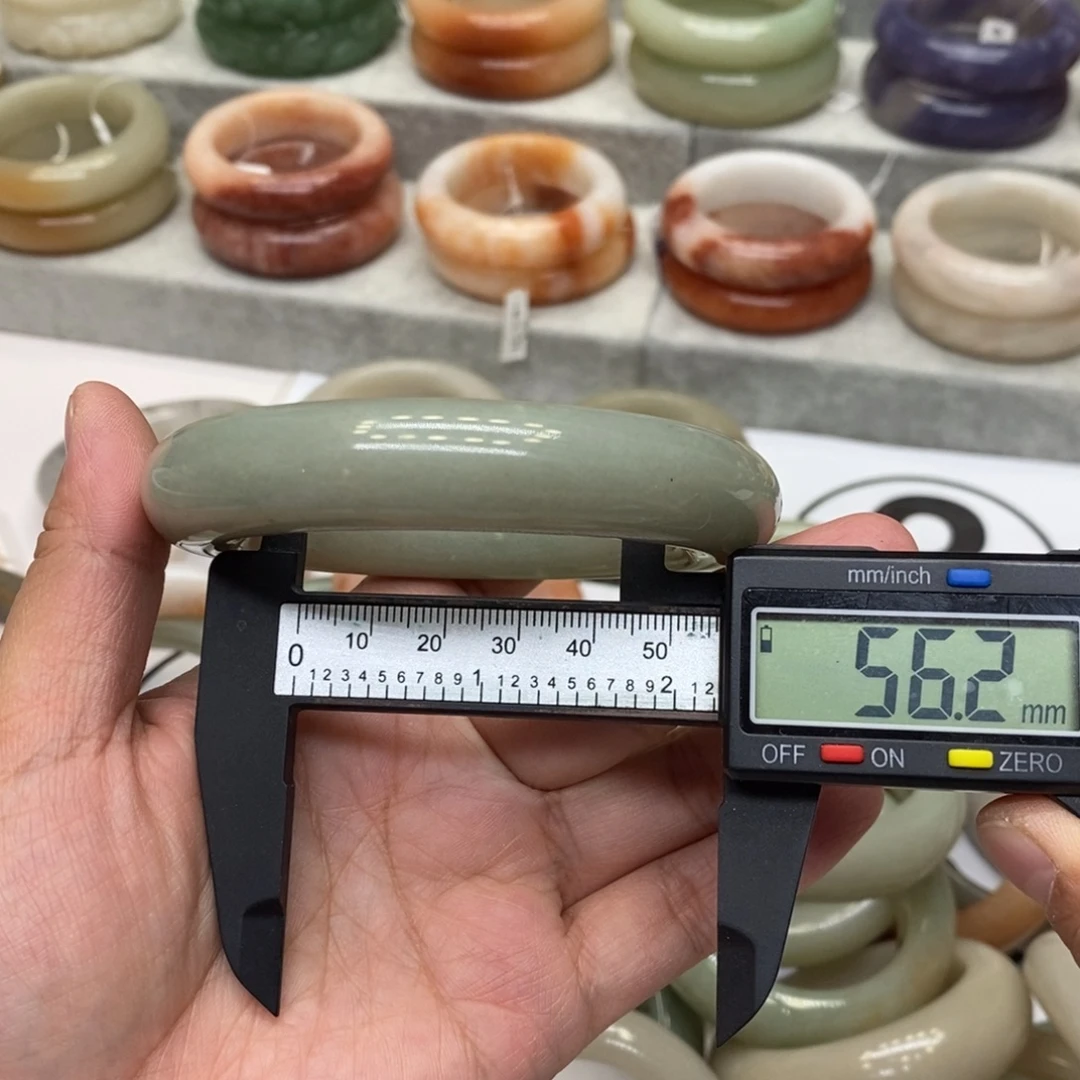 石英岩玉未镶嵌手镯