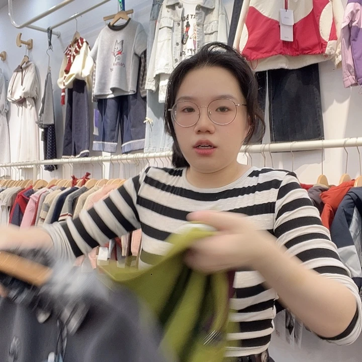 绿卫衣 灰拼接卫衣
