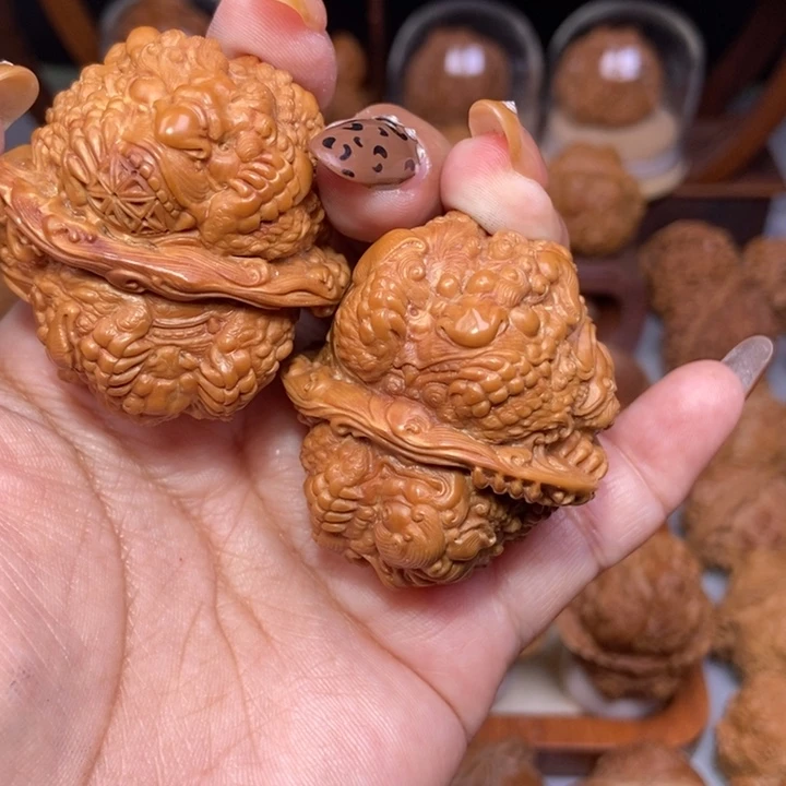 1***者吊坠文玩核桃蛤蟆头雕刻的唐狮