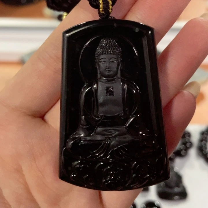 翡翠未镶嵌颈饰多**后翡翠