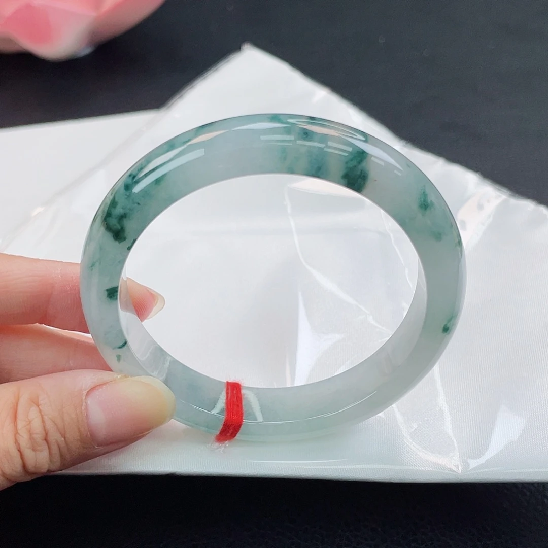 翡翠未镶嵌手镯飘蓝花