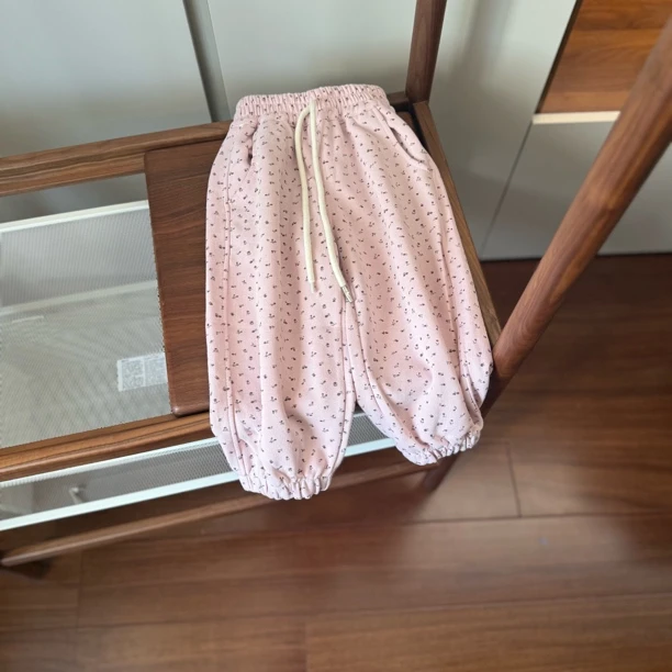 【编号S798】F91360-09-儿童小花满印卫裤粉色-1+