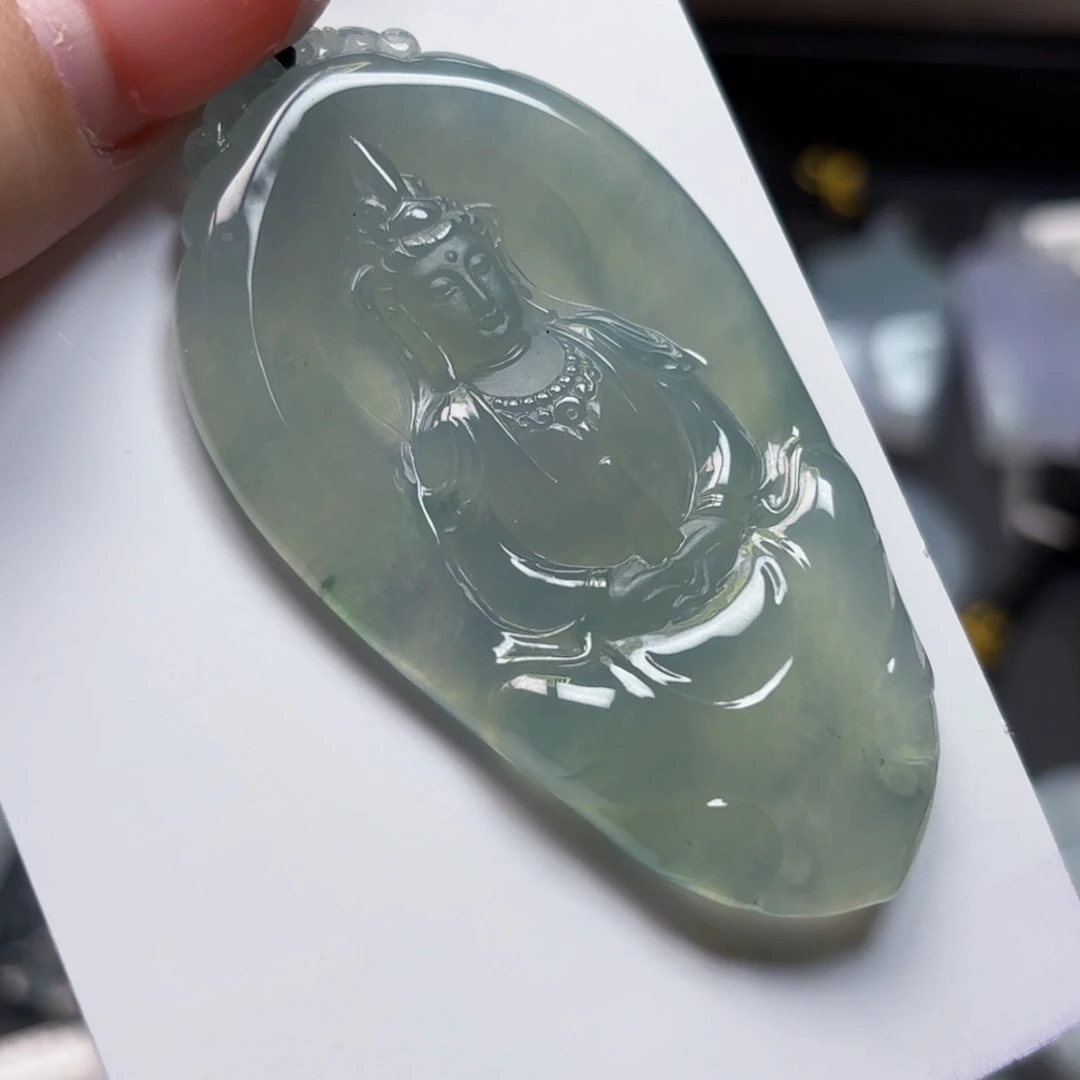 翡翠未镶嵌颈饰观音