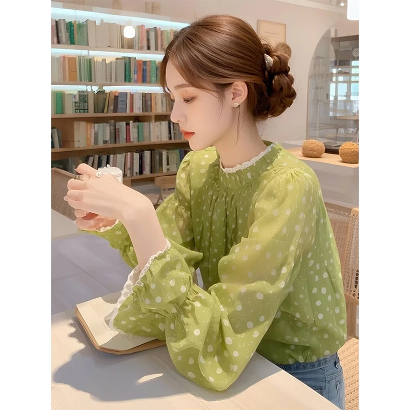 绿色波点衬衫女高级感轻奢洋气好看小衫2025春季新款法式花边上衣