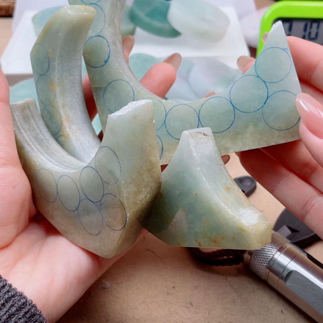 醉***歌翡翠未镶嵌颈饰196