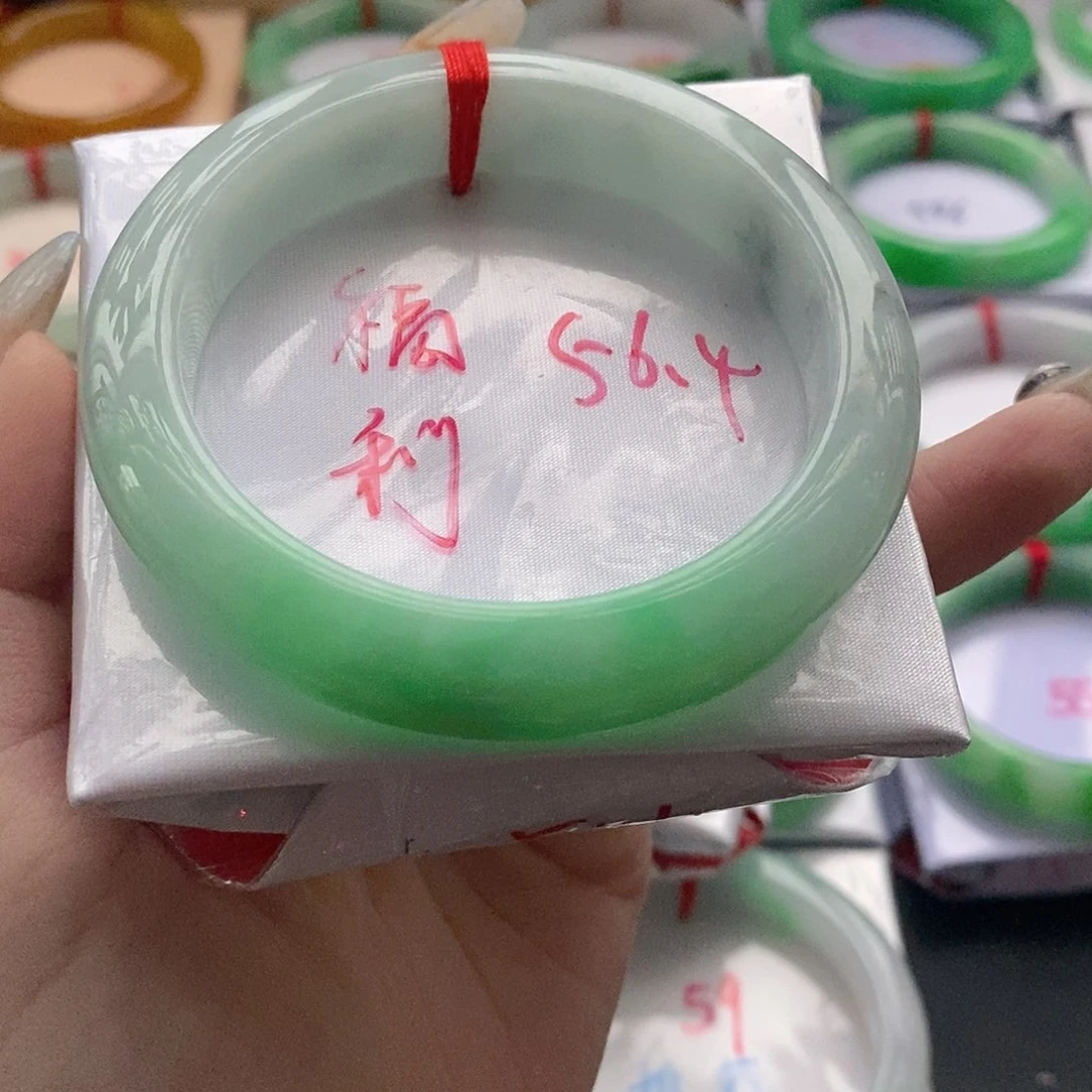 翡翠手镯未镶嵌手镯