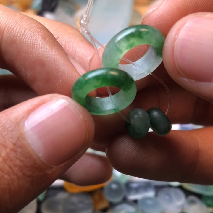 定制翡翠未镶嵌挂件