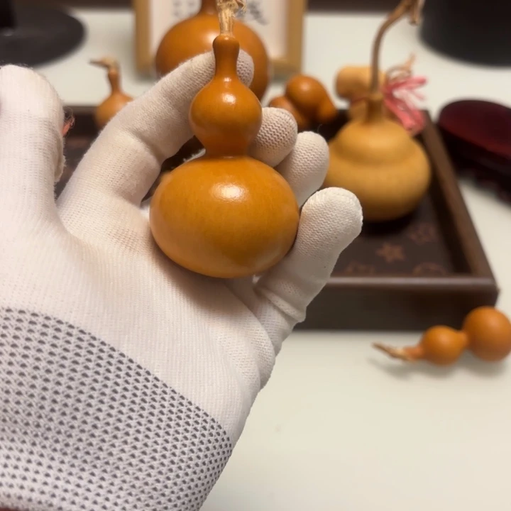 豪***姐天然手捻老皮葫芦