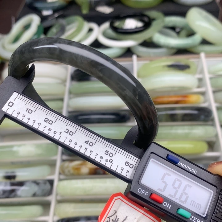 蛇纹石玉未镶嵌手镯646