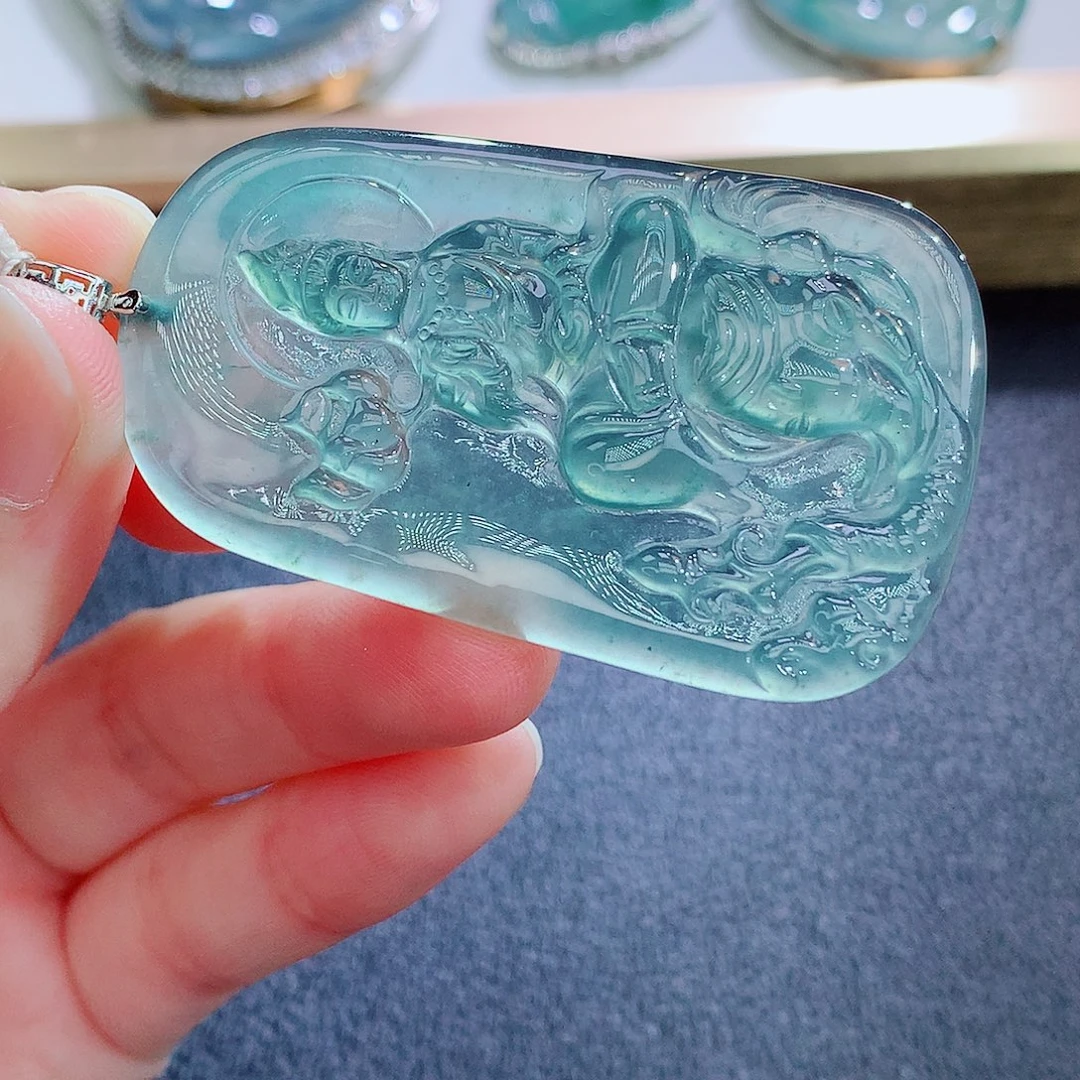 翡翠18K金镶嵌颈饰翡翠