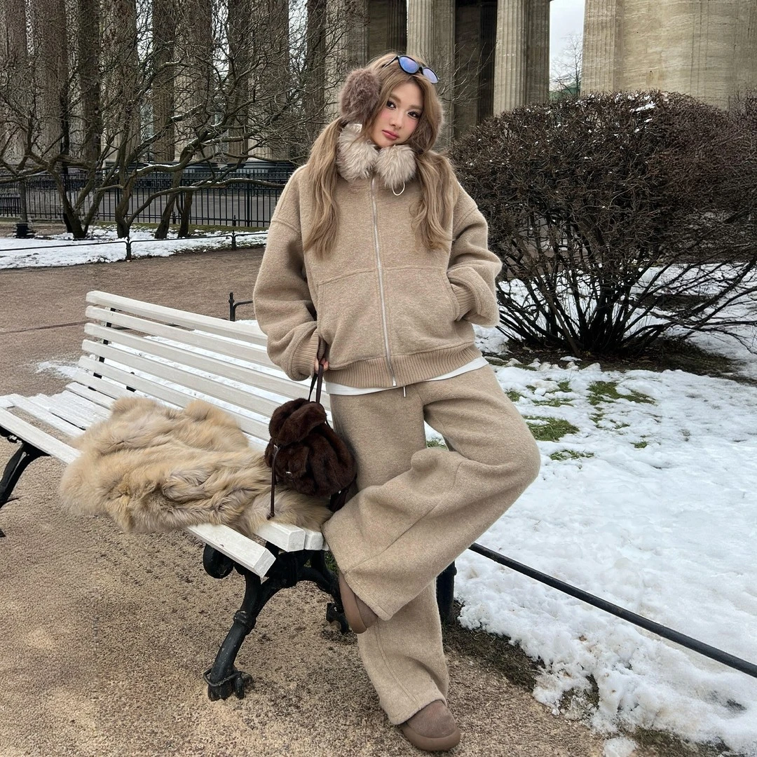 奶呼呼卡其色卫衣套装女2026年新款休闲毛绒连帽外套阔腿裤两件套