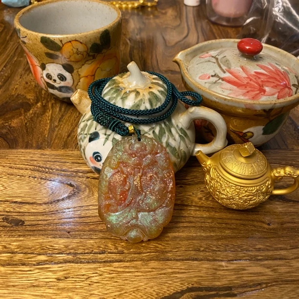 新中式俏色巧吊坠 A1064