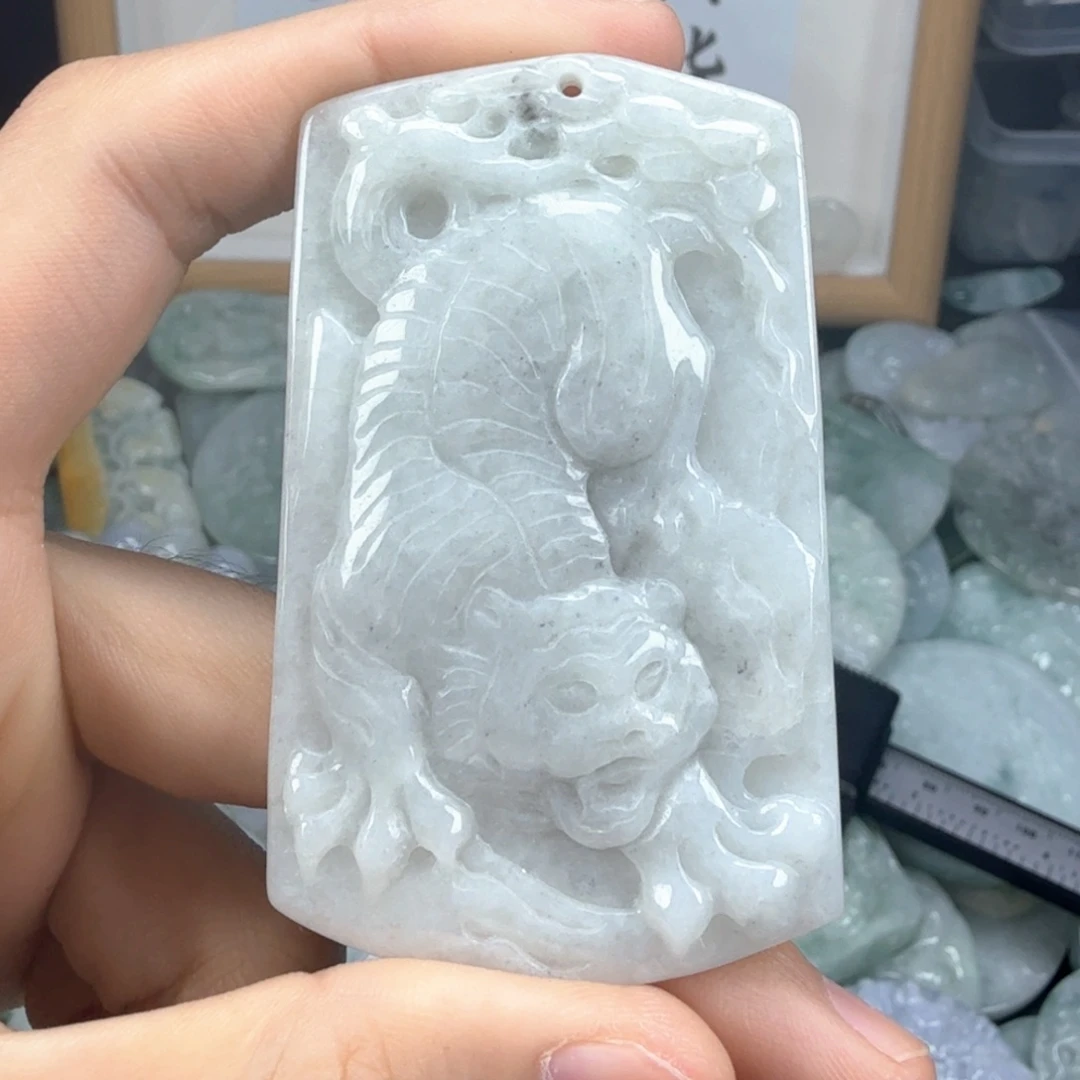 翡翠挂件未镶嵌翡翠