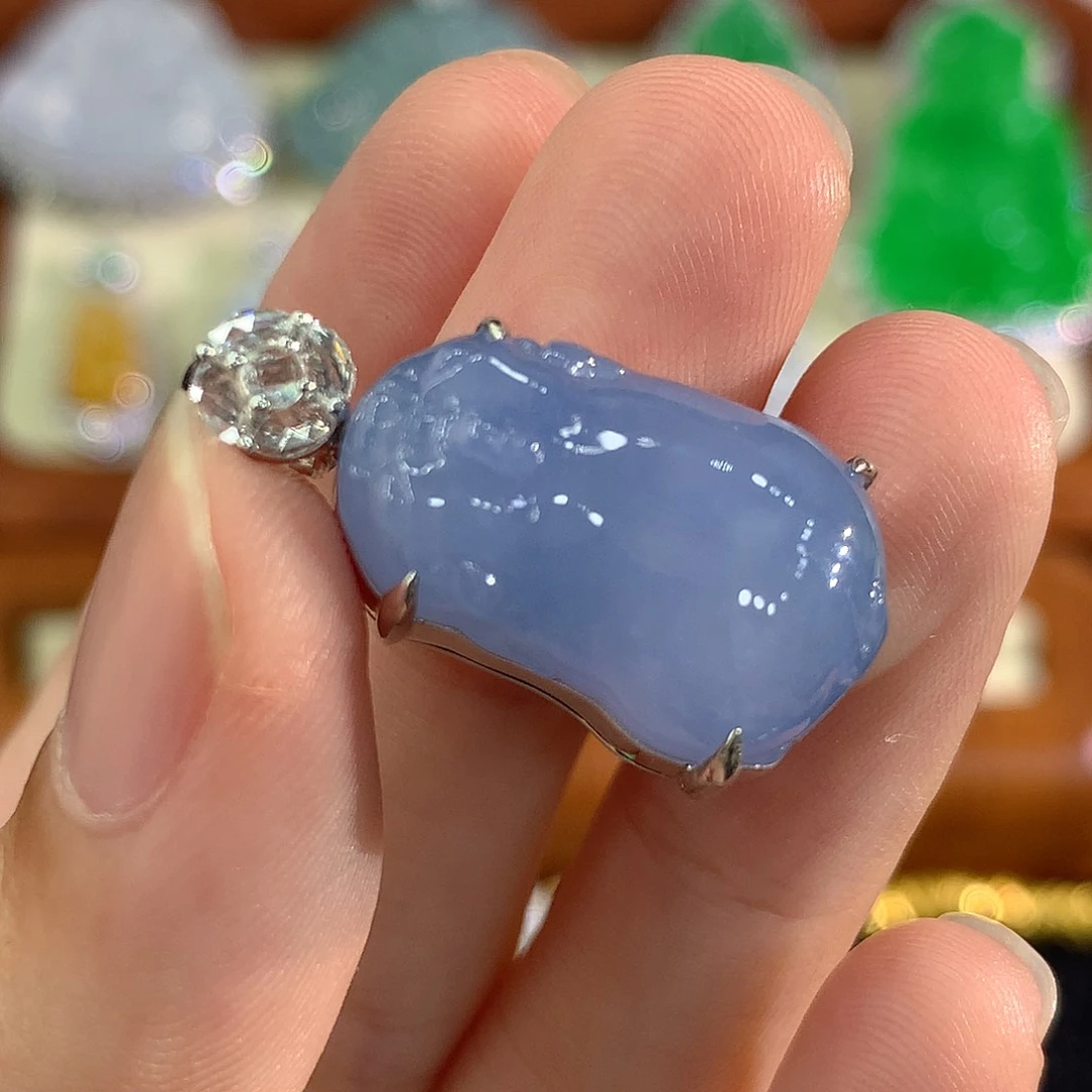 翡翠18K金镶嵌颈饰貔貅