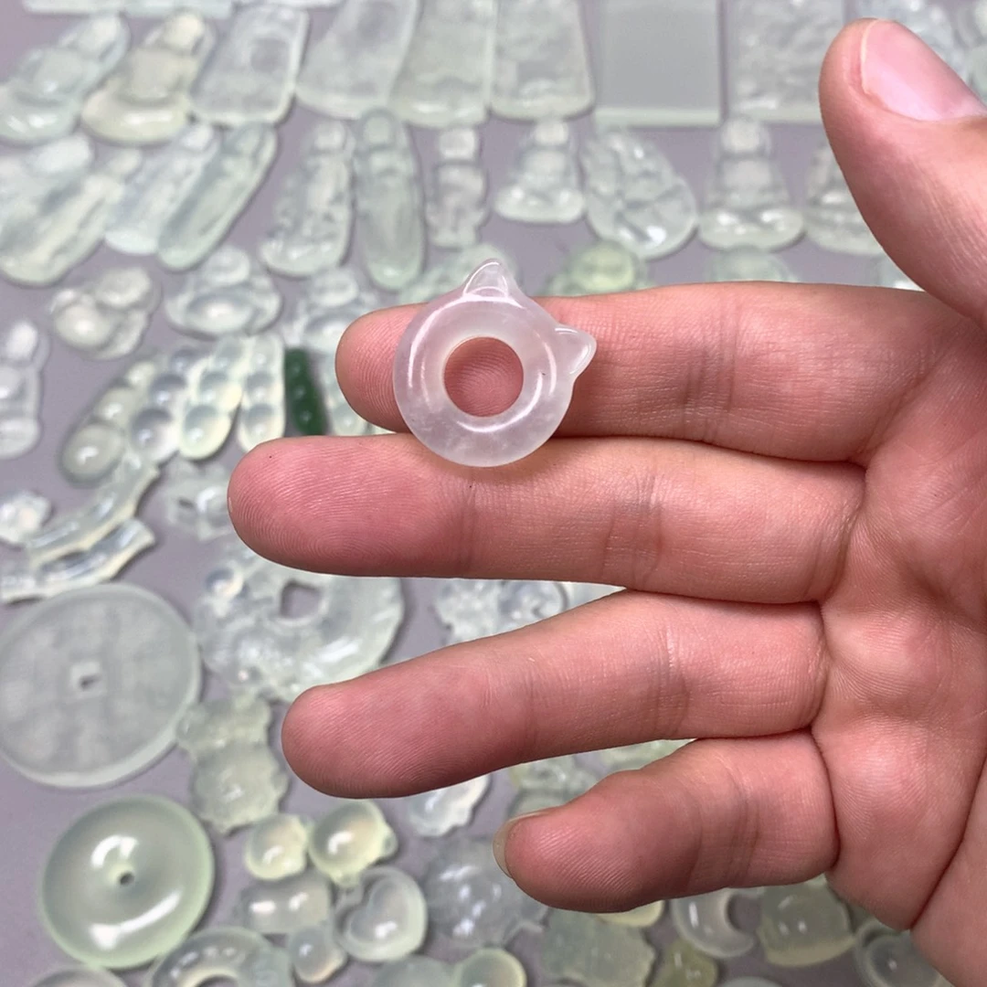 蛇纹石玉颈饰未镶嵌每***死