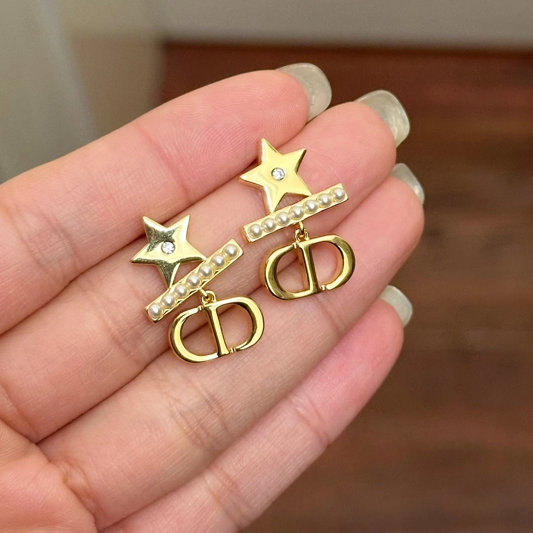 铜合金耳饰 E0063时尚轻奢金色简约经典素款精致设计感