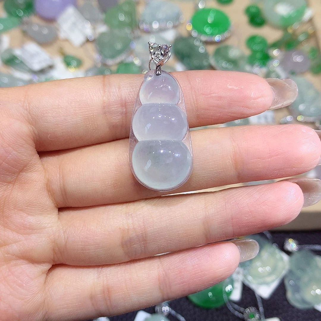 翡翠18K金镶嵌颈饰豆子