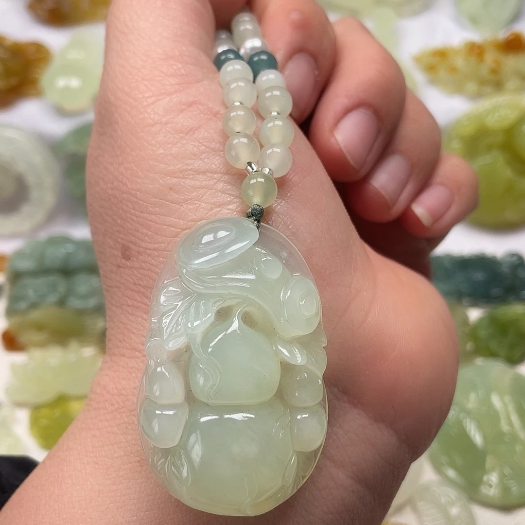 蛇纹石玉未镶嵌颈饰