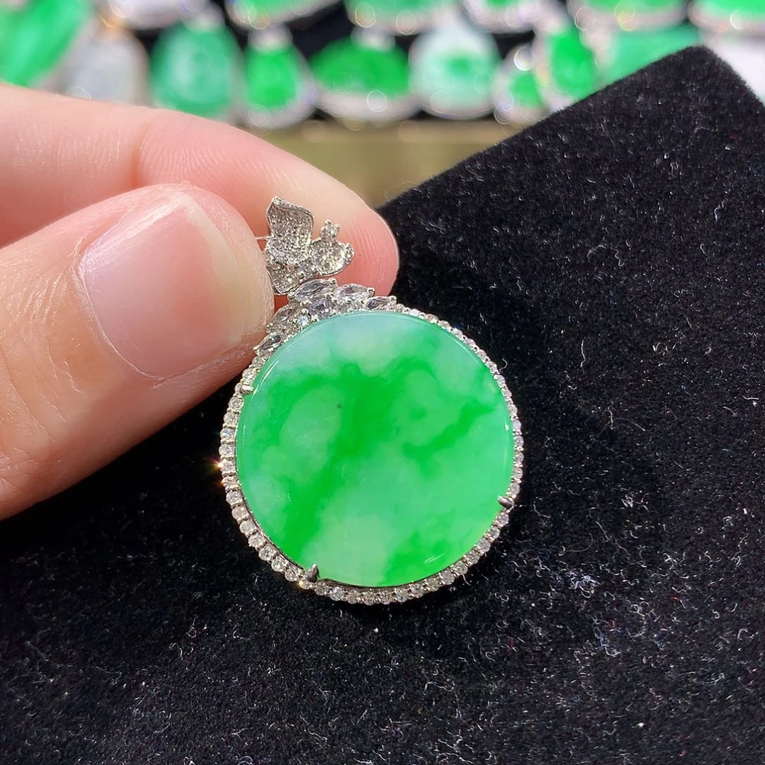 翡翠18K金镶嵌颈饰