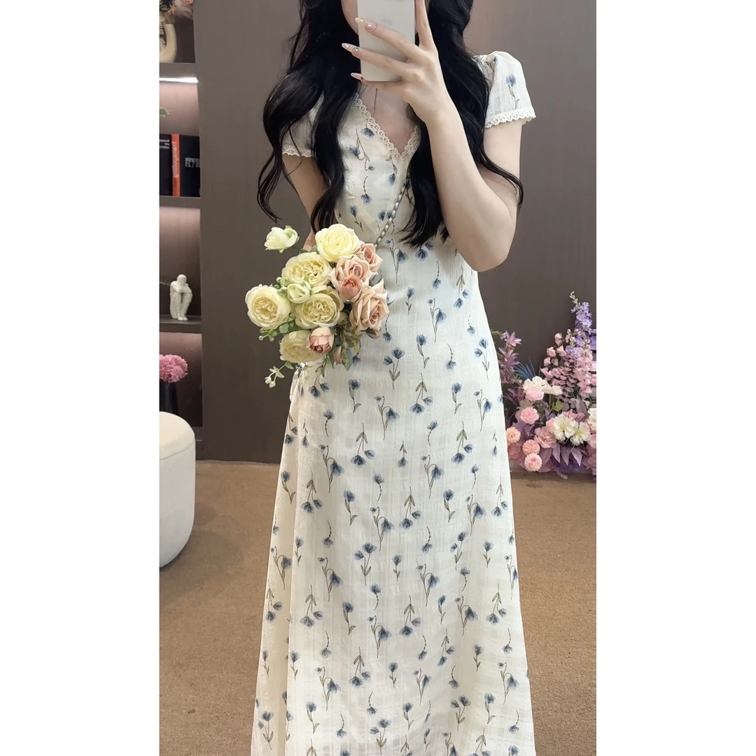 碎花连衣裙女夏季2025新款法式V领独特漂亮好看收腰绝美长裙9002