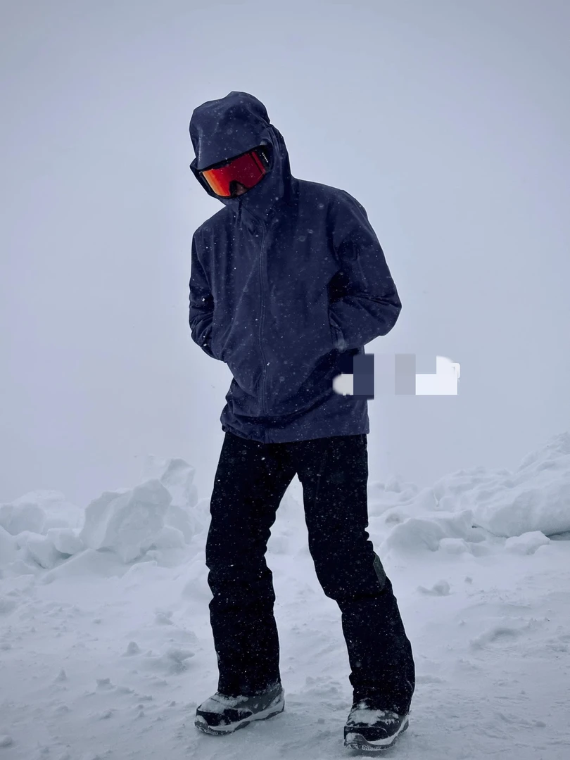 【即发】‘品牌原单’情侣专业秋冬季薄绒户外软壳风壳男女冲锋衣