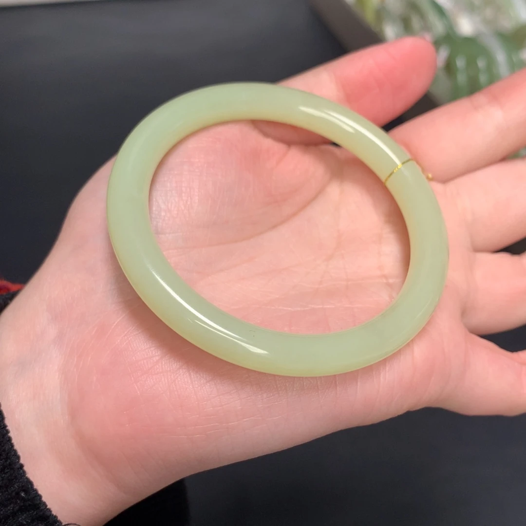 和田玉手镯未镶嵌56