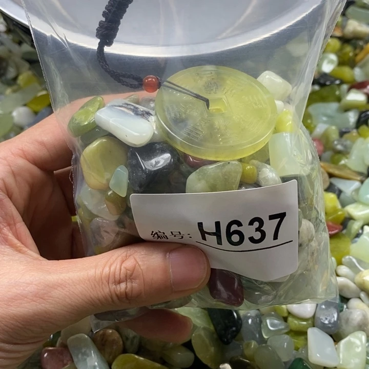 蛇纹石玉鱼缸石未镶嵌
