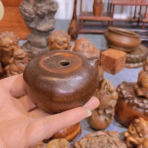贡木与**友华彩木作摆件